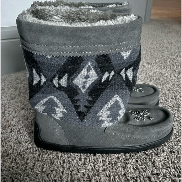 Mid Length Manitobah Mukluks - Picture 4 of 5